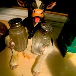 Cow salt and pepper holder